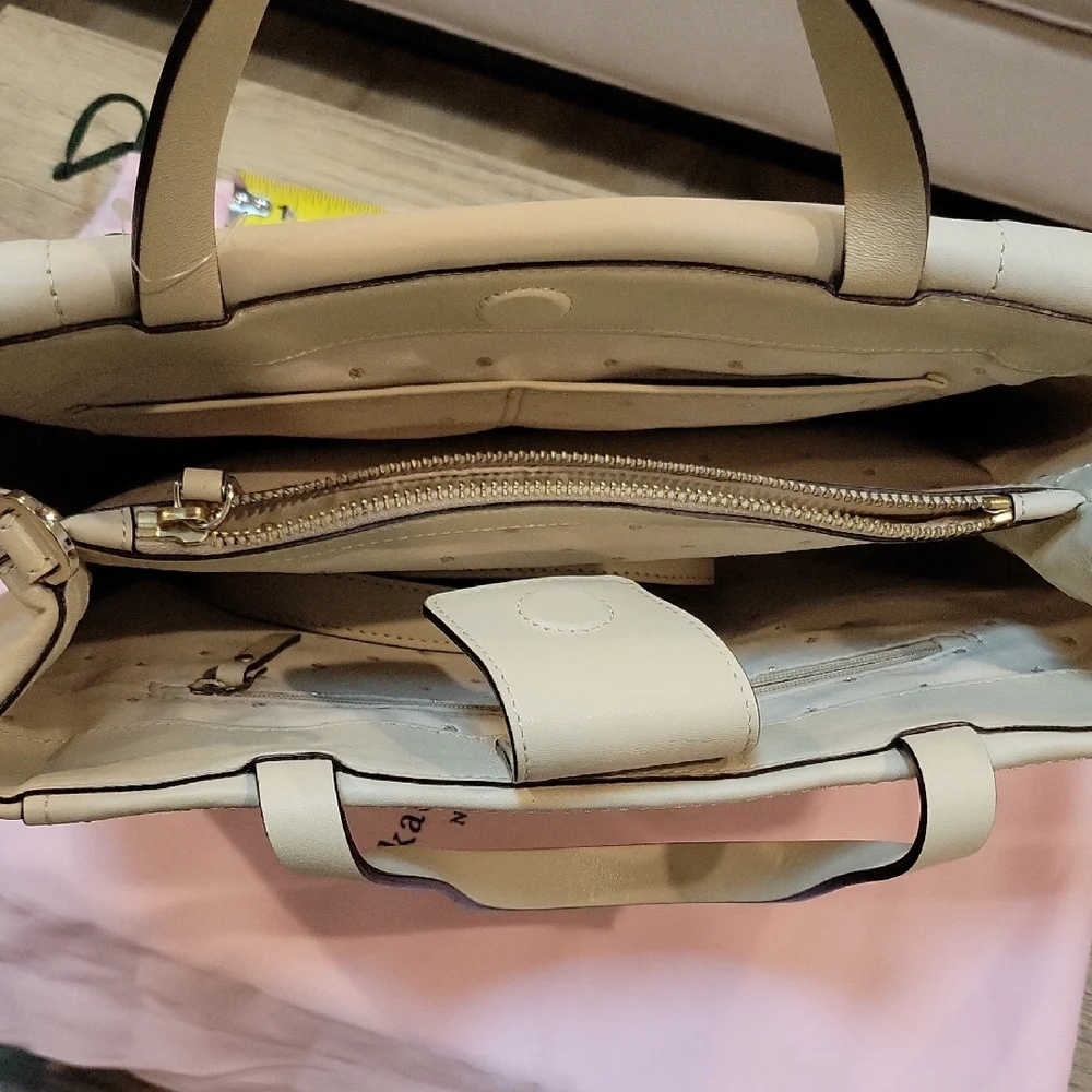 Kate Spade Ivory Bradshaw Bow Bag with Gold Accents Excellent Condition